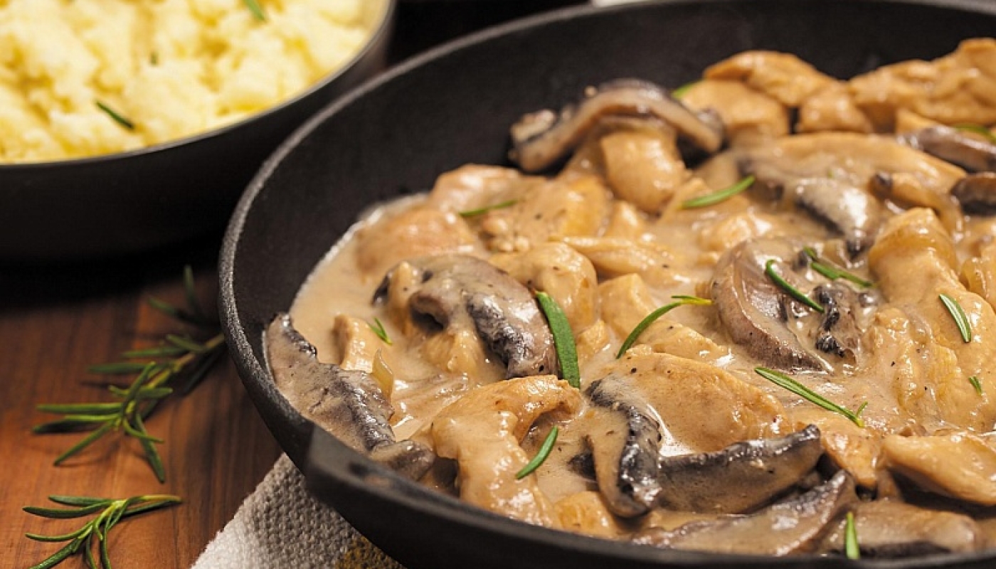 Chicken Stroganoff: A Global Classic with Rich History and Irresistible Flavor